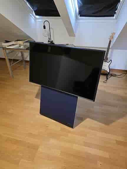 Samsung TV The Sero 4K 43" (2020) – med hjulstativ