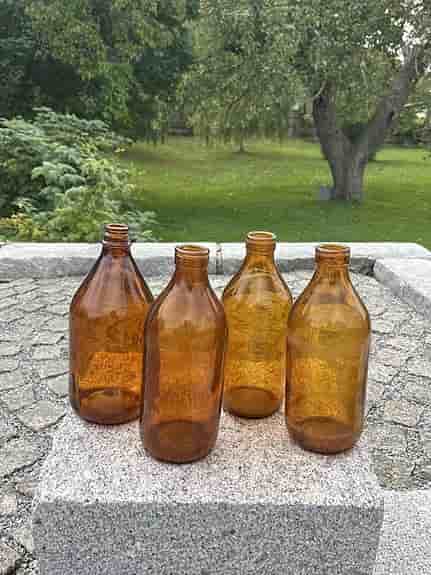3 mjölkflaskor 1 lit + medicinflaska 1,2 lit i brunt glas