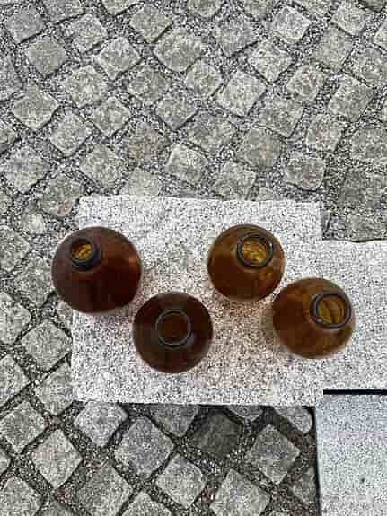 3 mjölkflaskor 1 lit + medicinflaska 1,2 lit i brunt glas