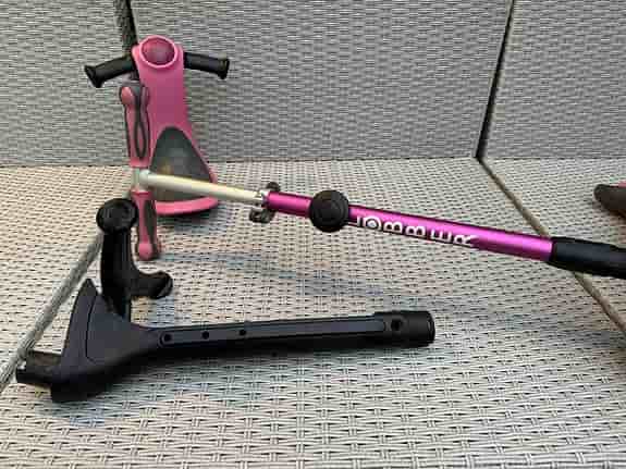 Globber 3-i-1 trehjulig sparkcykel – med lysande hjul!