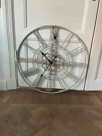 Oanvänd  väggklocka  / väggur, Riverdale, 70 cm diam