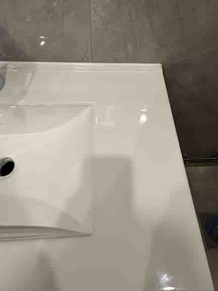 Vitt handfat i porslin 80 cm