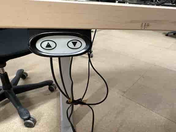 Skrivbord elektriskt höj- och sänkbart