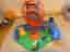 Hot Wheels lekset med bana och bilar  Monster Trucks T-Rex Volcano Arena