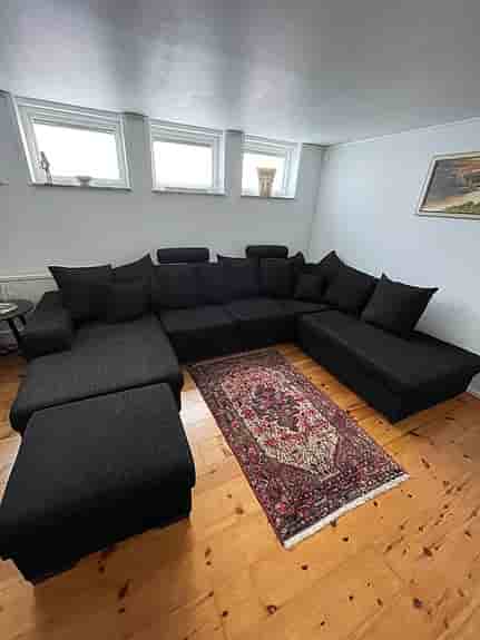 Mysig soffa med två divaner + sittpuff