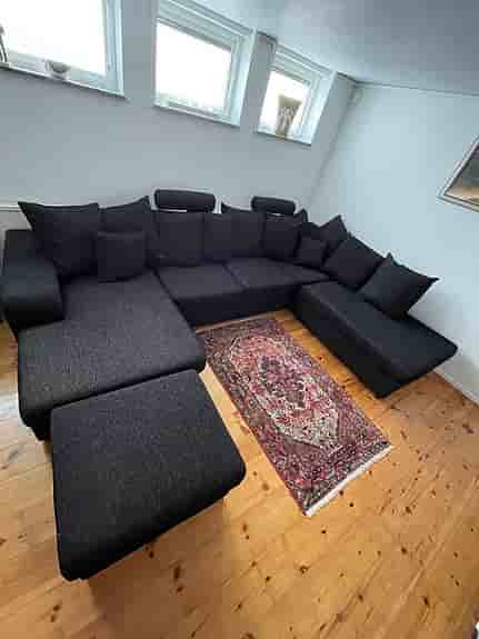 Mysig soffa med två divaner + sittpuff