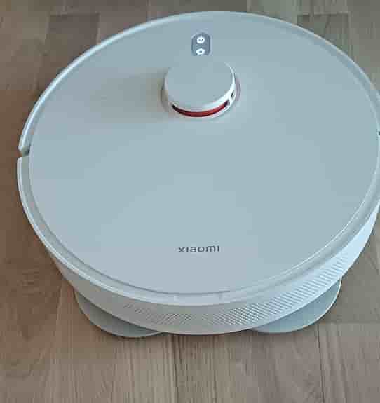 Xiaomi S10 plus robo with rotating mop pads