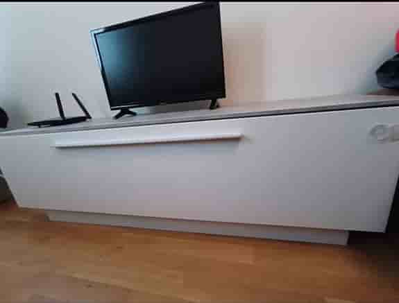 Fint och stabilt TV-bord