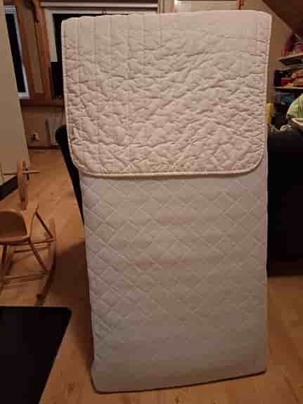 Madrass till spjälsäng