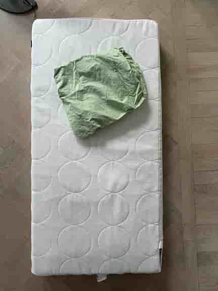 IKEA madrass till spjälsäng