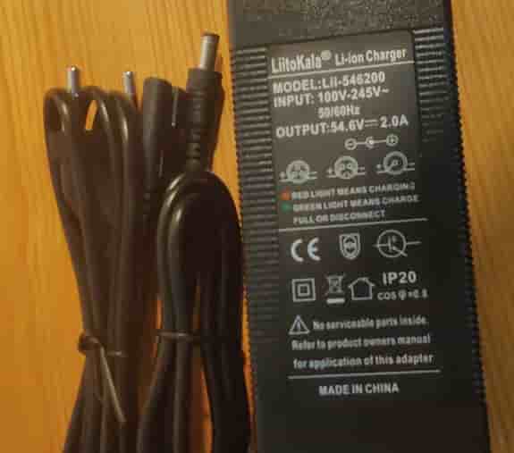 El cykel/sparkcykel LiitoKala 48V (54.6V) 2A batteriladdare