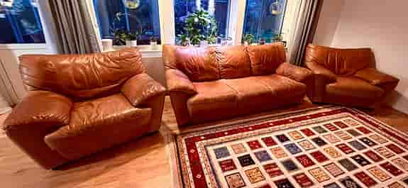 Soffgrupp Natuzzi – äkta anilinskinn. (3+1+1)