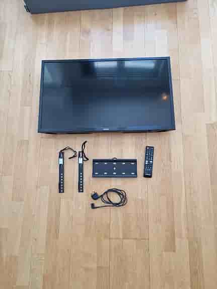 Samsung 32" med väggfäste