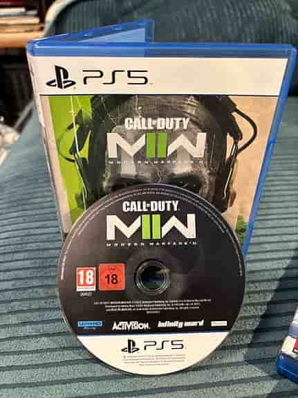 PS5 spel God of War Ragnarök, Call of Duty Modern Warfare II, Elden Ring