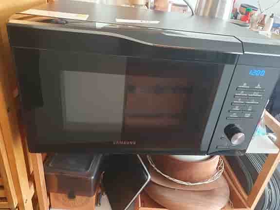 Samsung MC28M6065CK – Kombinerad Mikrovågsugn med Grill & Varmluft – Fin skick
