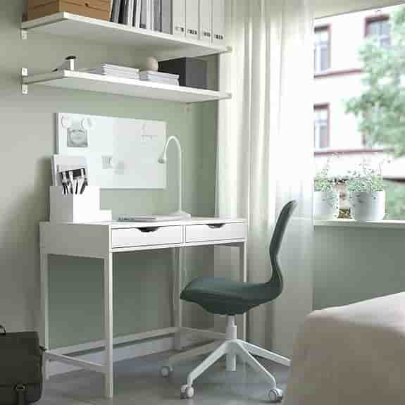 Skrivbord IKEA ”Alex”