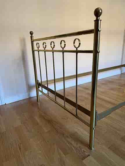 2x Antik mässingssäng 90×200 cm – klassisk kvalitet