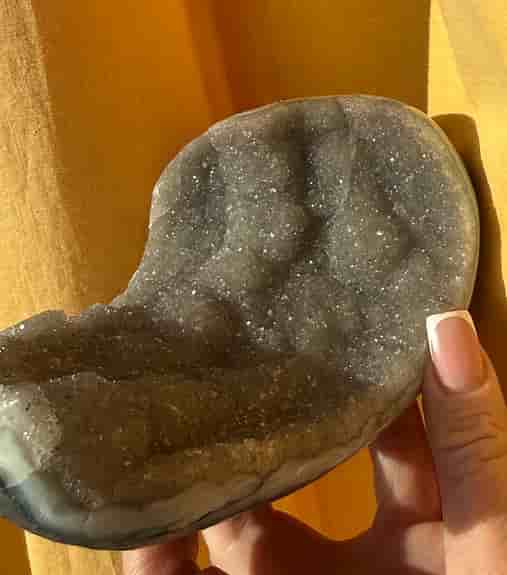 Vacker Naturlig Svart agatgeod från Brazilien mycket fint skick!
