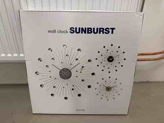 Karlsson väggklocka sunburst svart