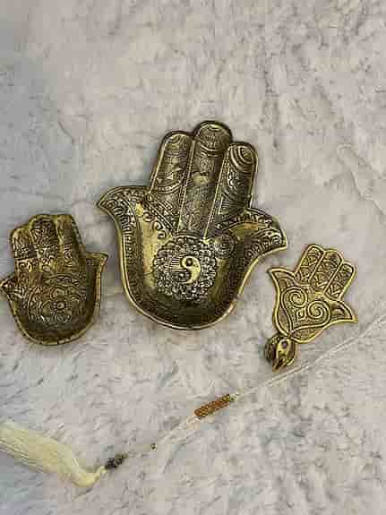 Hamsa hand mässingsfärgade
