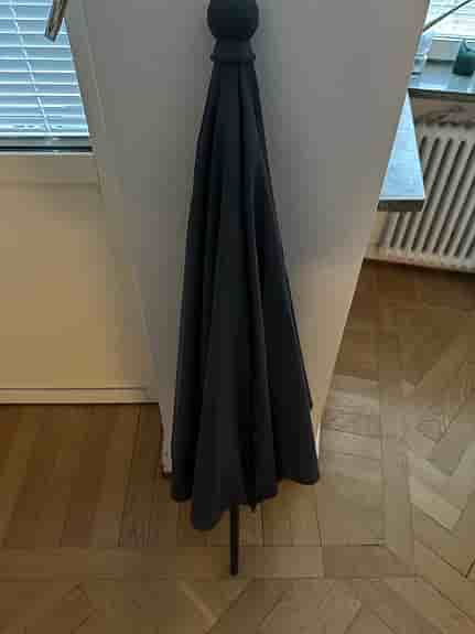 Parasoll mörkgrå