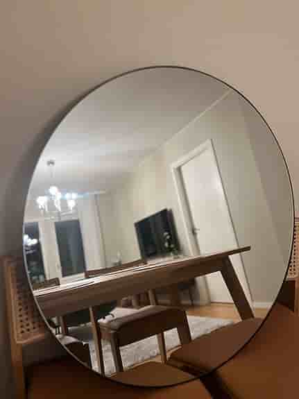 Rund spegel med svart ram 80 cm i diameter