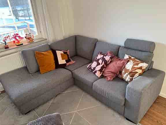 🛋️ Snygg och bekväm hörnsoffa till salu – i mycket fint skick!