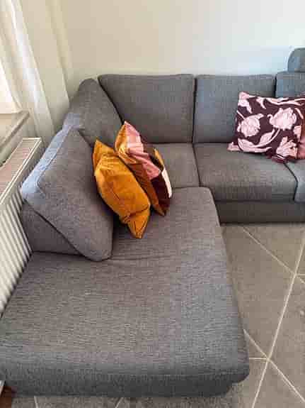 🛋️ Snygg och bekväm hörnsoffa till salu – i mycket fint skick!