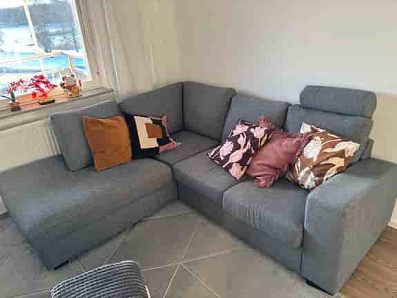 🛋️ Snygg och bekväm hörnsoffa till salu – i mycket fint skick!