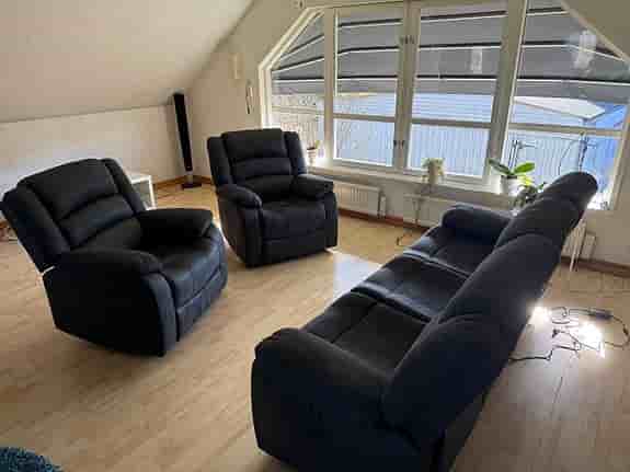 Soffgrupp 2 fåtöljer + 3-sitts soffa. Elrecliner