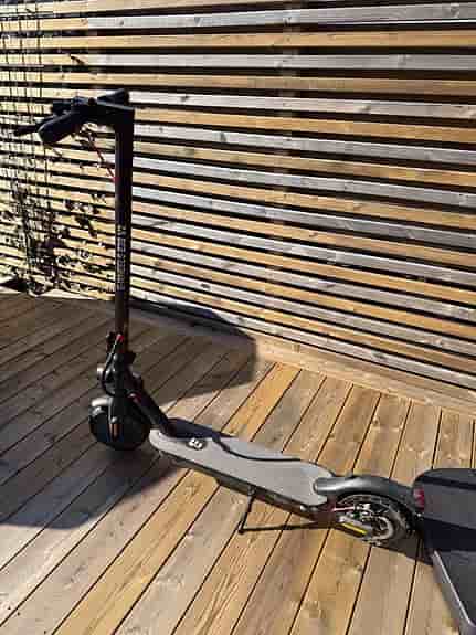 E-Wheels elsparkcykel svart