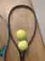 Tennisracket set med två tennisbollar