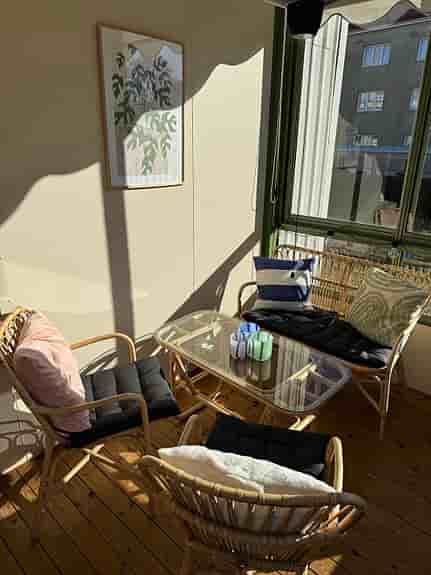 Rotting loungeset med glasbord för uteplats eller balkong