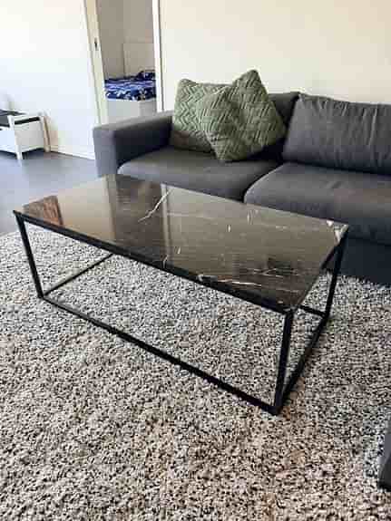 Soffbord i italiensk marmor – stilrent & modernt