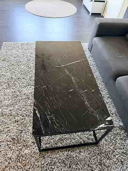 Soffbord i italiensk marmor – stilrent & modernt