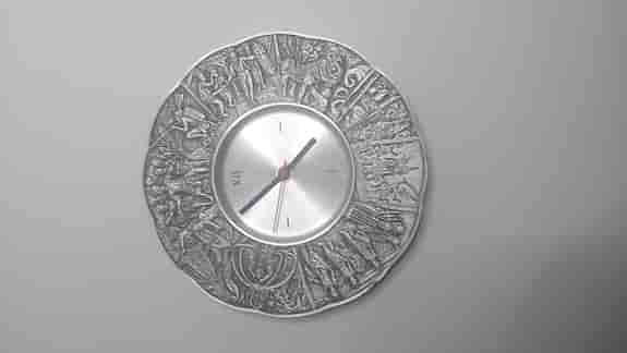 Royal Selangor väggklocka – Tenn / Pewter Unik reliefdesign Vintage designklocka