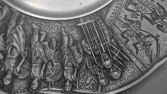 Royal Selangor väggklocka – Tenn / Pewter Unik reliefdesign Vintage designklocka