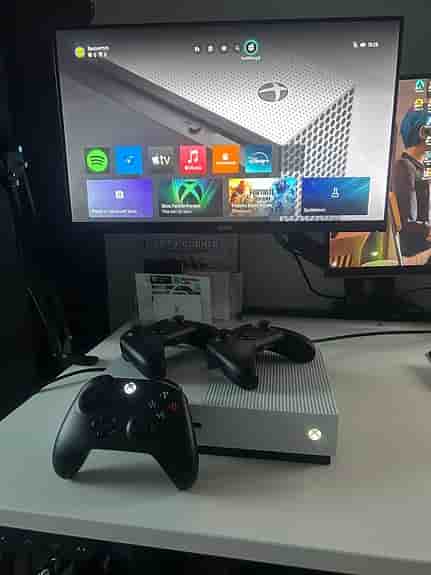Microsoft Xbox One S spelkonsol vit + 3 Handkontroller svart