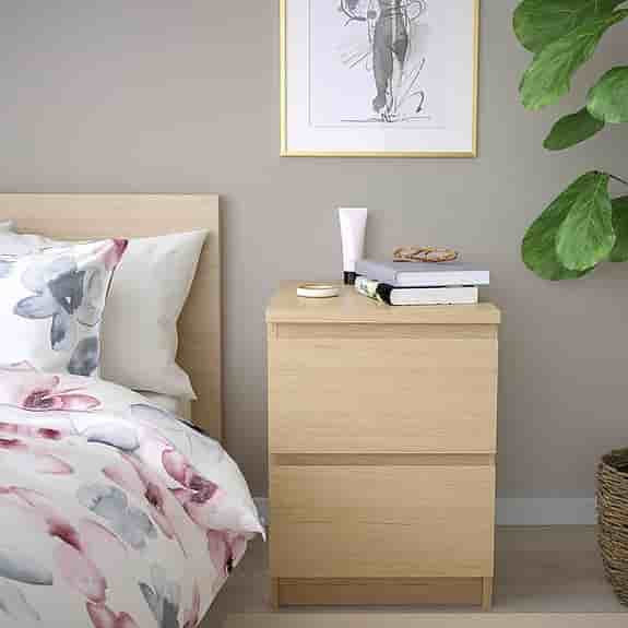 MALM. Byrå med 2 lådor, vitlaserad ekfaner. IKEA.