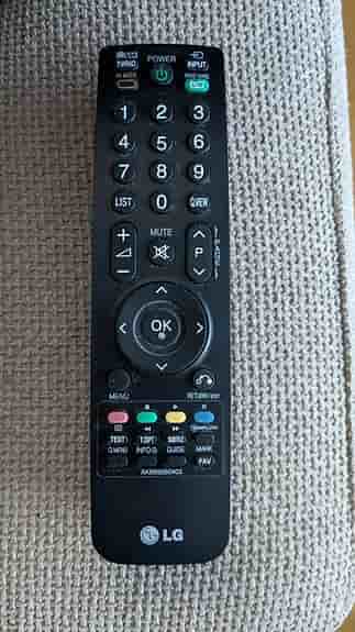 TV 32 tum svart, LG 32LG2100