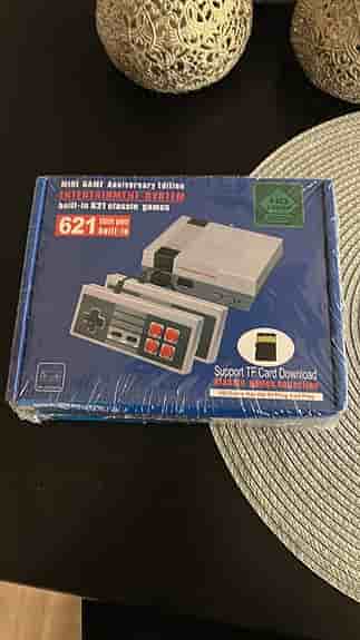 Retro spelkonsol, 621 st inbyggda spel, HDMI utgång.