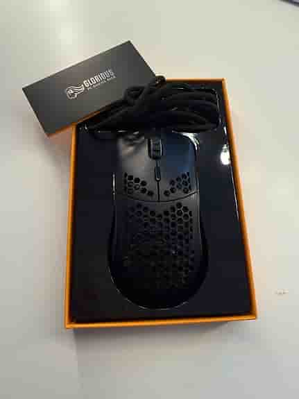 Gaming paket- Mikrofon, Headset, Mus, Tangentbord. Nypris ca 5 300kr.