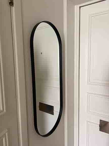 Jysk spegel MARSTAL oval svart ram