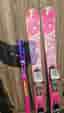 K2 Luv Bug skidor 124 cm rosa med stavar