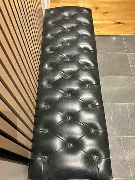 BÄNK. Chesterfield modell
