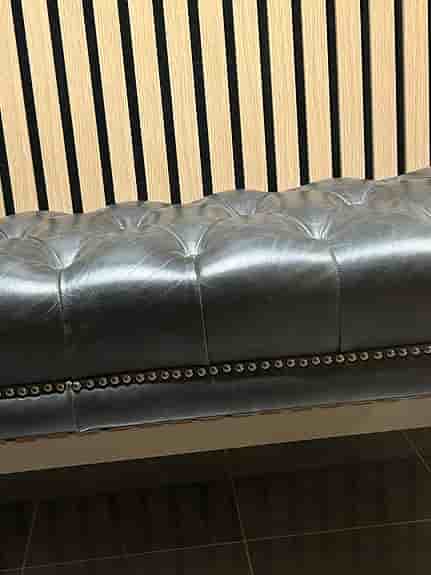 BÄNK. Chesterfield modell