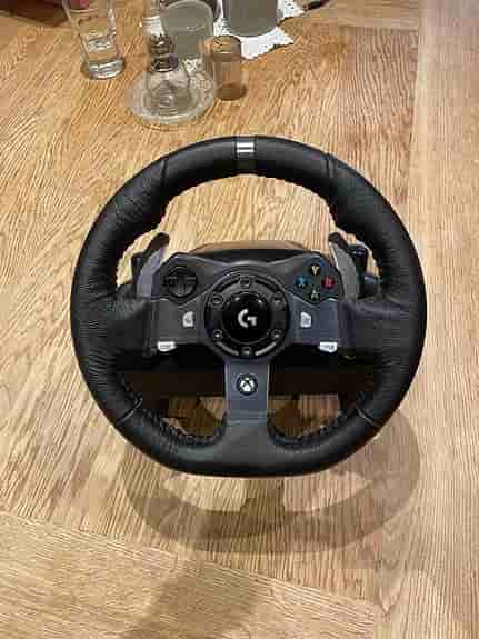 Logitech G920 racerratt med pedaler och växelspak