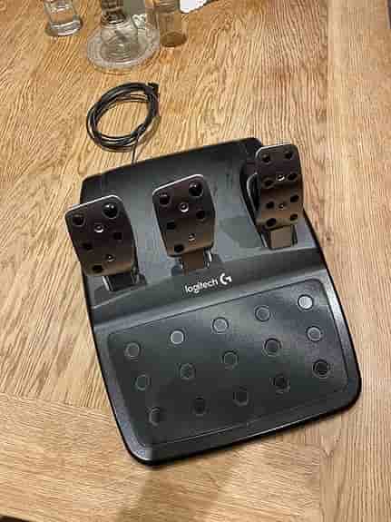 Logitech G920 racerratt med pedaler och växelspak