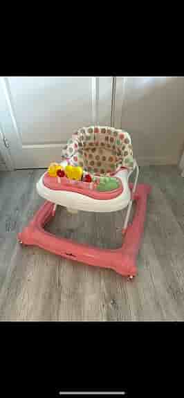 Gåstol, babysitter, hoppgunga