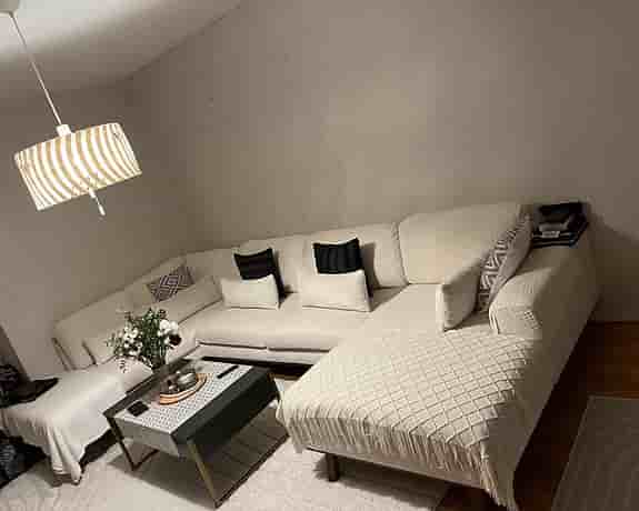 Beige U-soffa 5-sits (nästan ny) – mycket fint skick